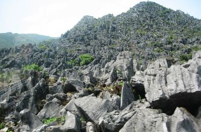国境の地・ドンバン岩石高原の探検
